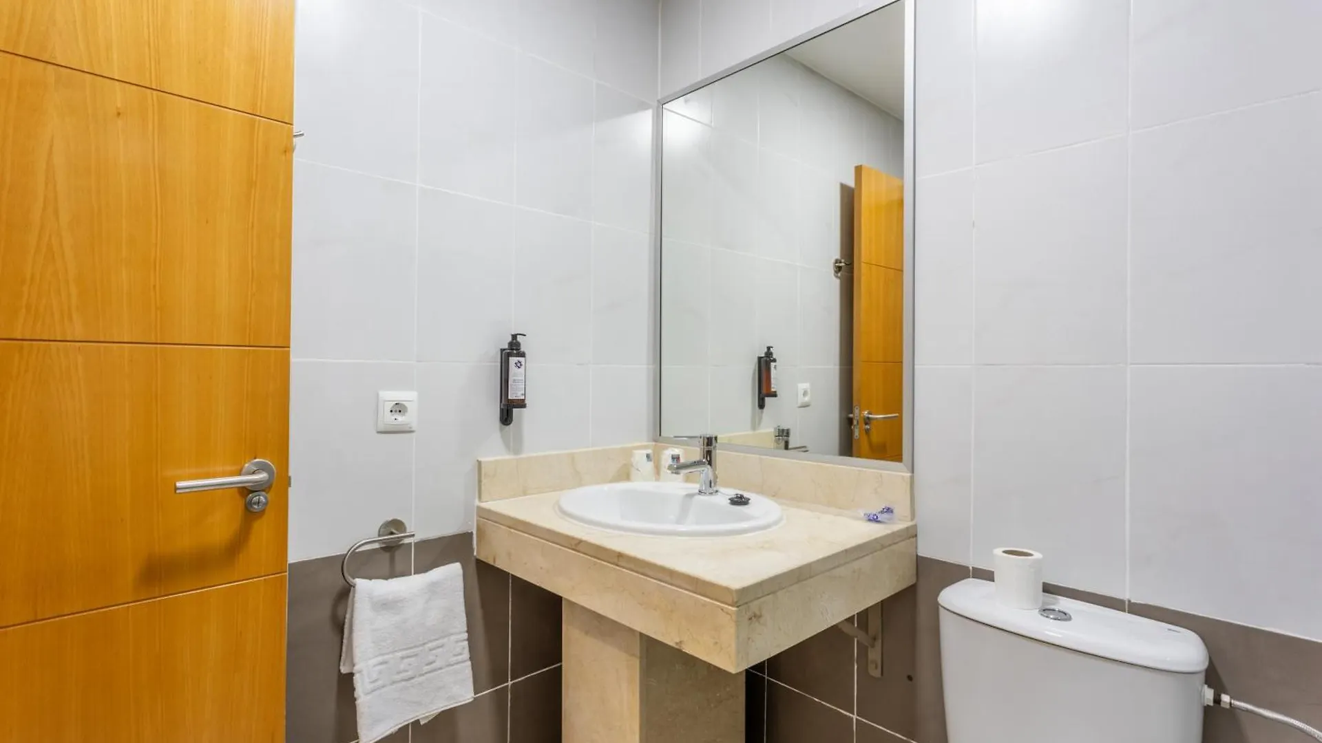 Hotel El Tujjar Лос Барриос