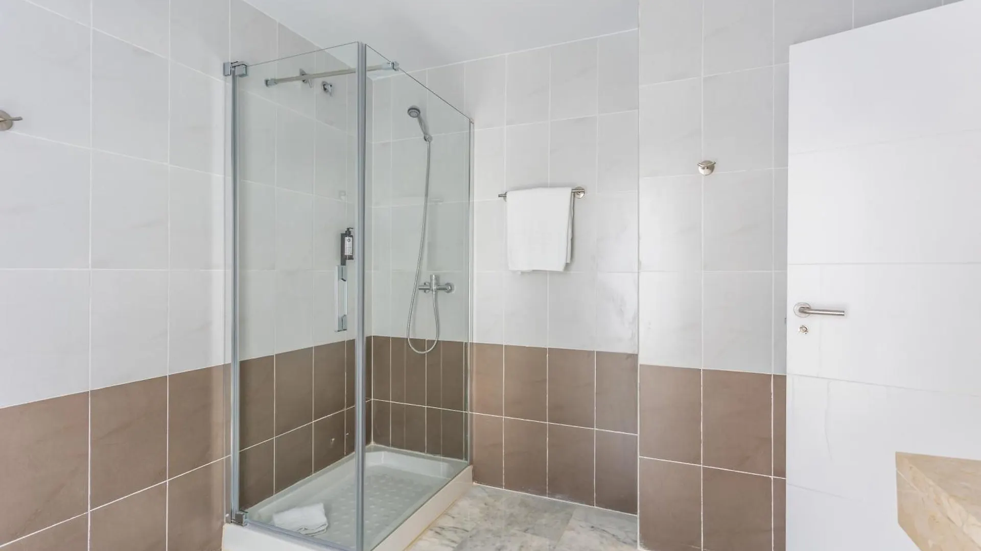 Hotel El Tujjar Лос Барриос Испания