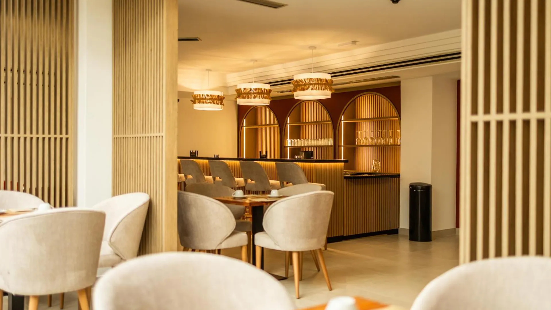 Hotel El Tujjar Лос Барриос 3*,