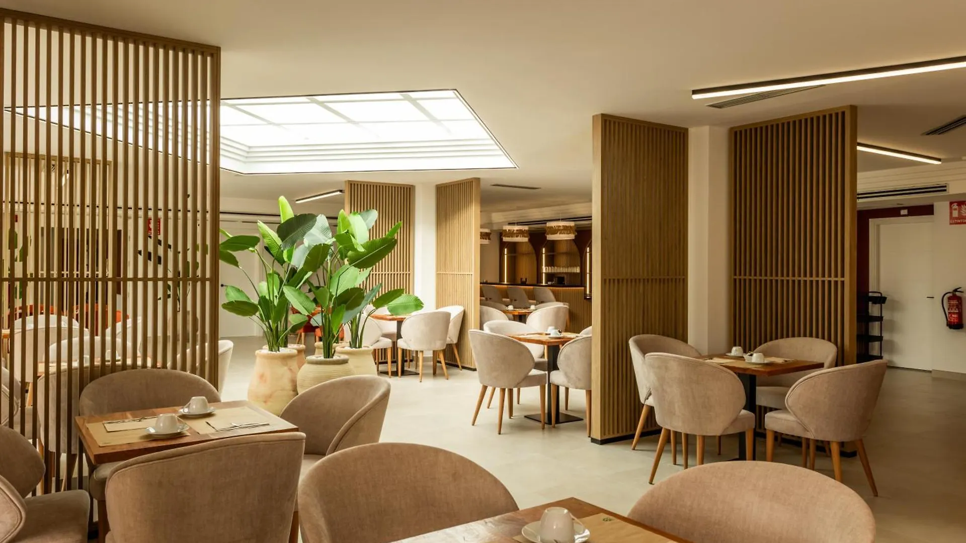 Hotel El Tujjar Лос Барриос 3*,  Испания