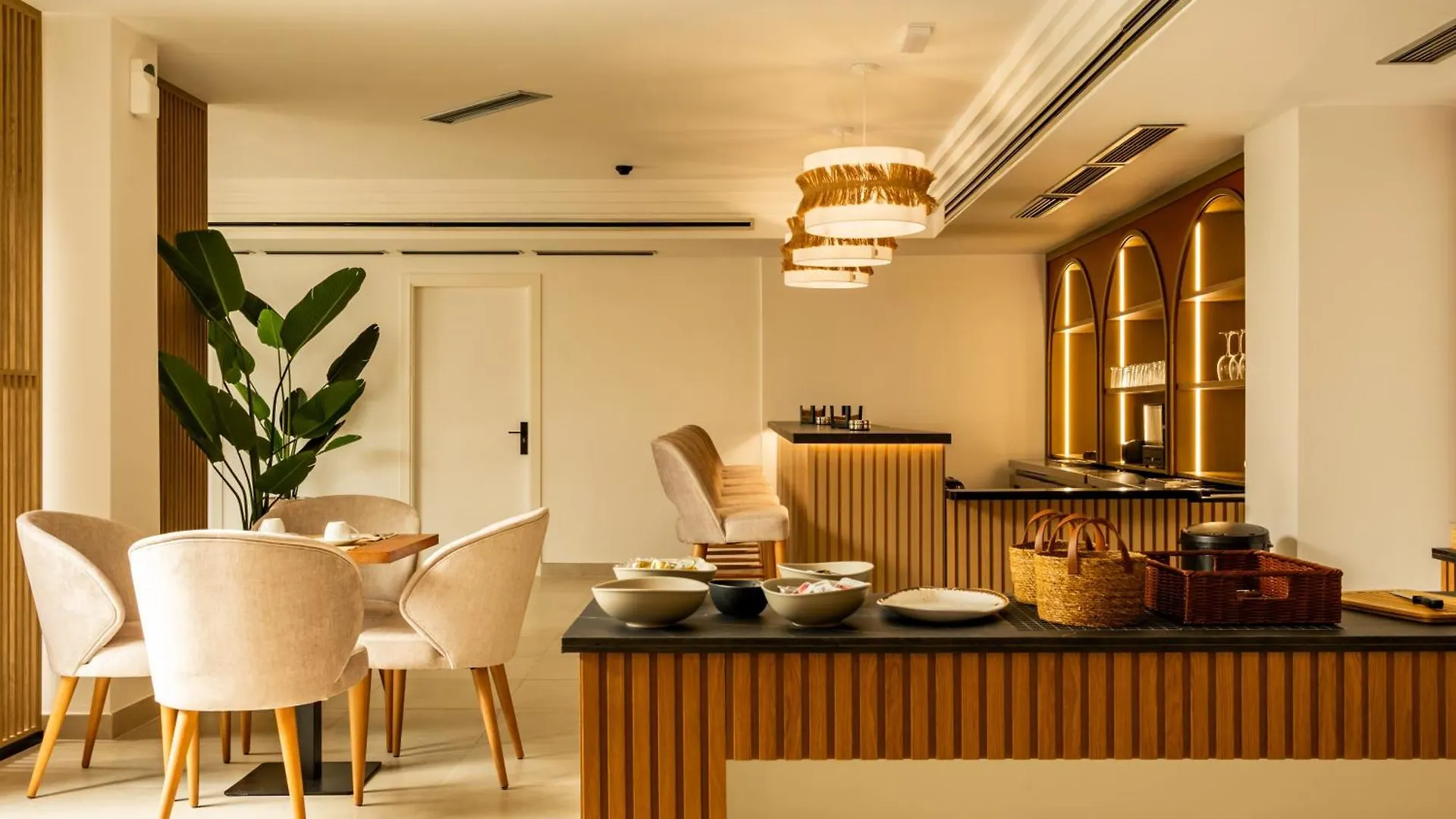 Hotel El Tujjar Лос Барриос 3*,  Испания